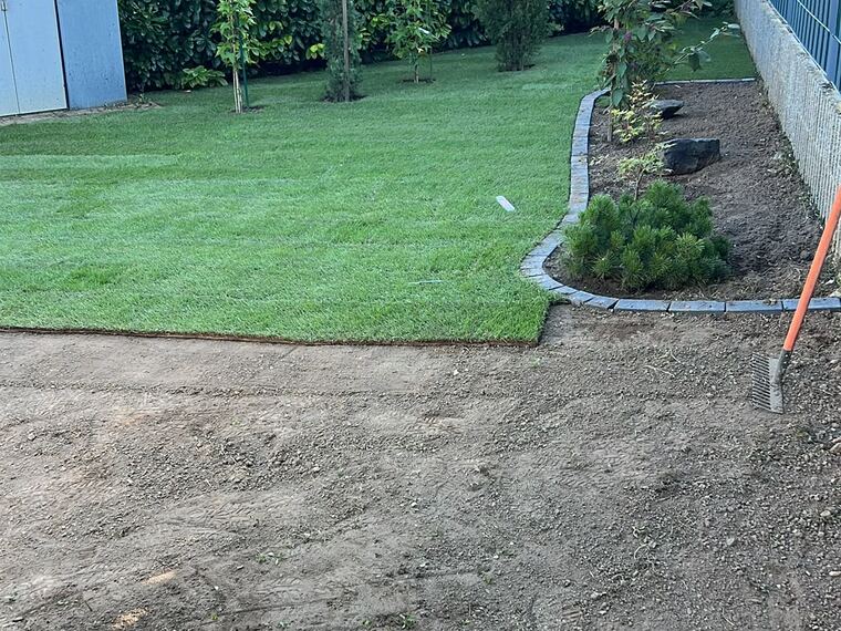 Fertige Gartenanlage mit Rollrasen